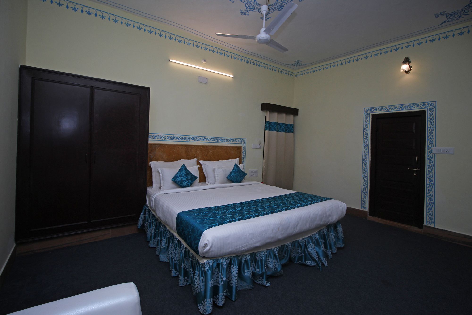 Oyo 9161 Hotel Janak Vilas Udaipur Exterior foto